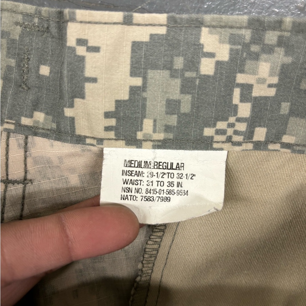 Vintage US military cargo baggy pants - Picture 3 of 9